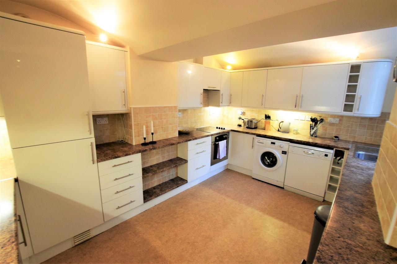 Meridian Way - Your Apartment *