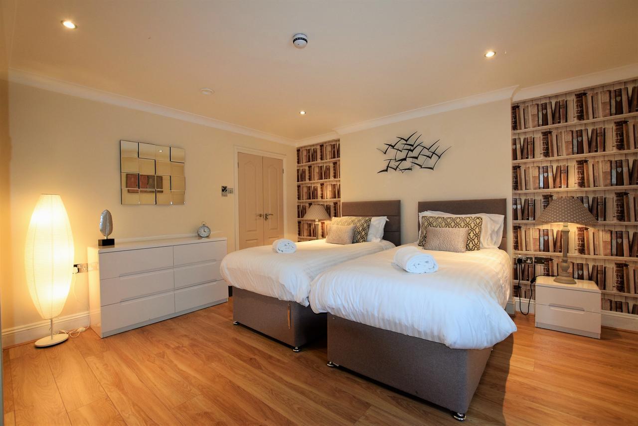 Meridian Way - Your Apartment Bristol